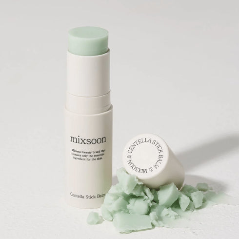 Mixsoon Centella Asiatica Stick Balm Experimentați atingerea liniștitoare a balsamului Centella Stick de la Mixsoon, răspunsul unui brand de frumusețe minimalist pentru o piele calmă și reparată. Infuzat cu puternicul extract de Centella Asiatica, acest balsam stick ușor de călătorit este o modalitate convenabilă de a oferi îngrijire țintită pentru zonele sensibile sau iritate. Formula sa delicată este perfectă pentru aplicarea din mers, oferind o barieră care hrănește procesul natural de vindecare a pielii